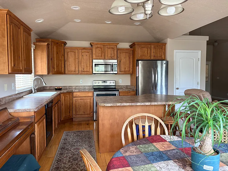 574 E 200 N — Photo 14