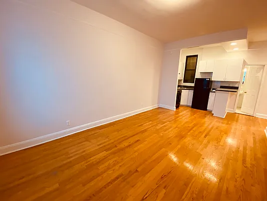 Rented by Metropolis Real Estate of Manhattan | media 18