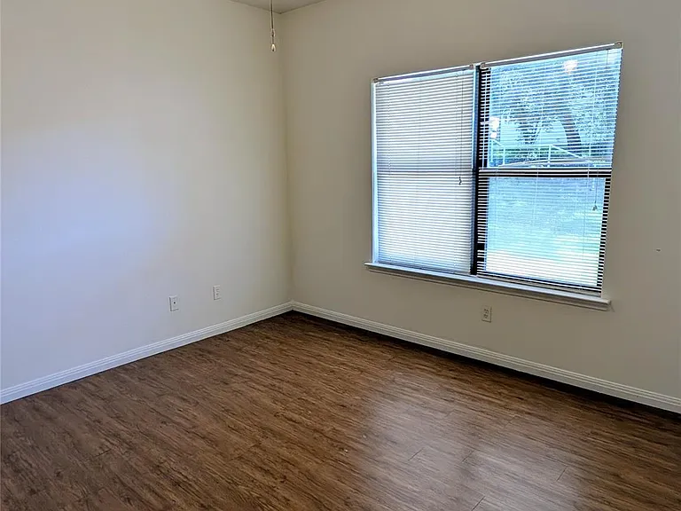 1105 Advance St — Photo 11