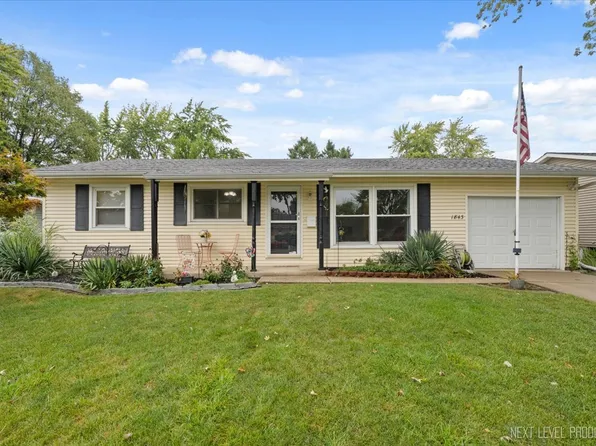 1843 Heather Dr, Aurora, IL 60506