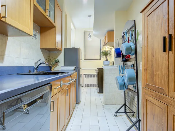 67-35 Yellowstone Boulevard image 12 of 27