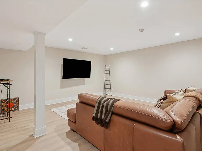 1 Chestnut Way — Photo 13