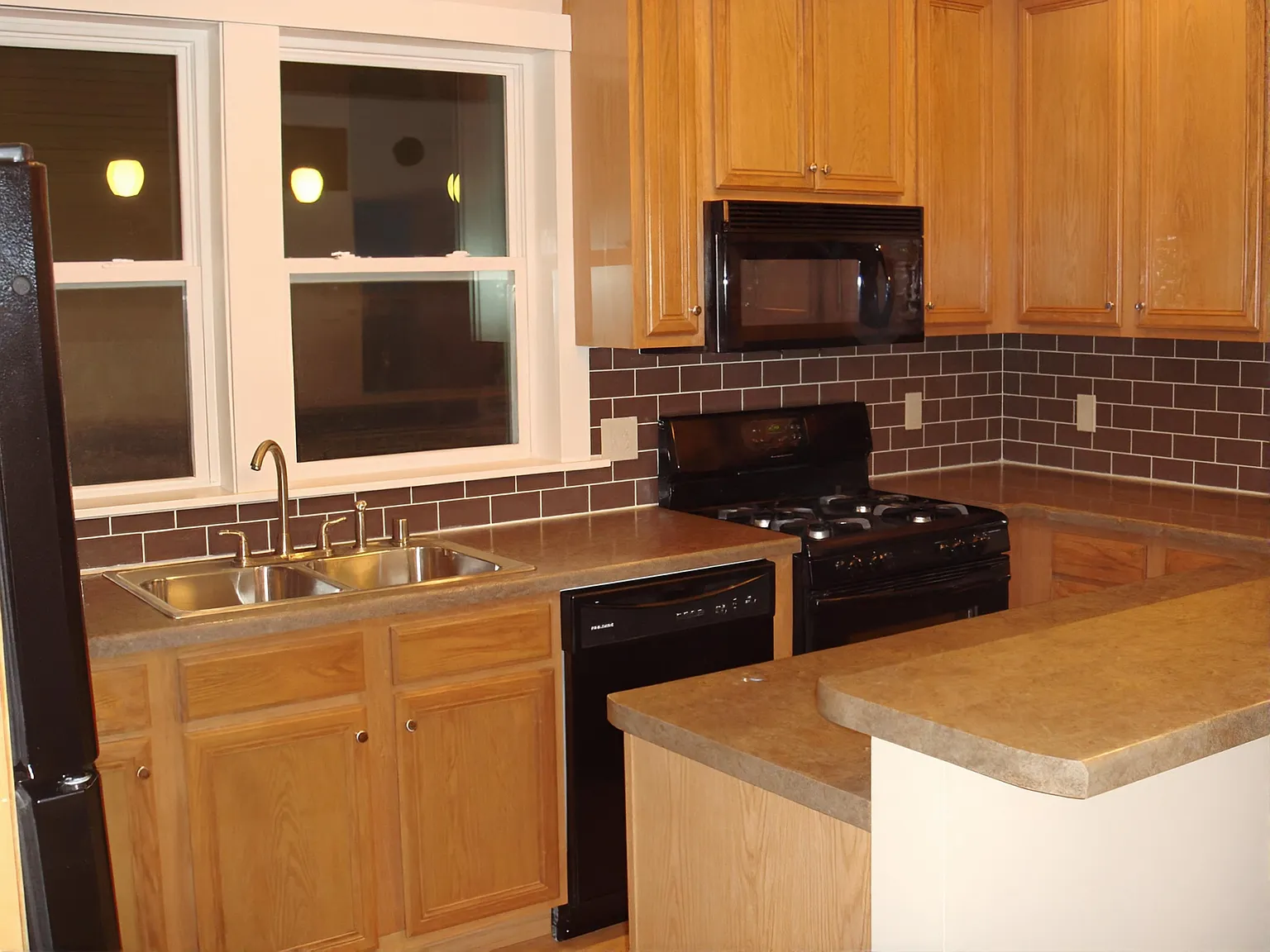 3 bed, 1300 sqft, $1,800 — Photo 2