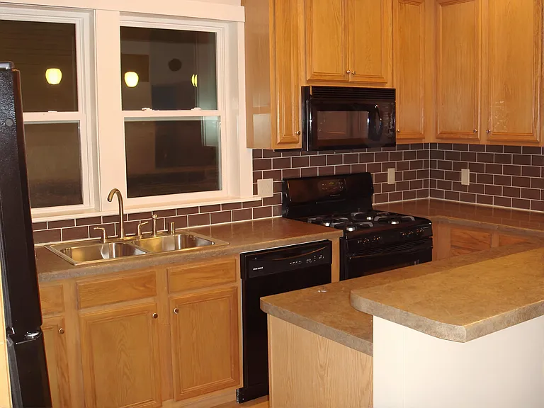 1923 N Cambridge Ave — Photo 2