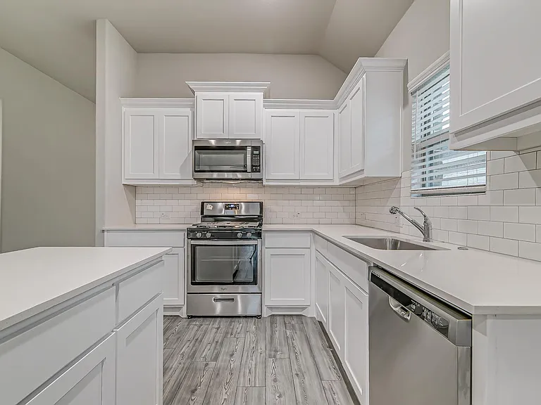 2419 Rocky Mountain Dr — Photo 6