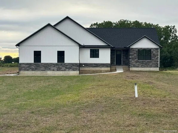 4065 Shoemaker Rd, Almont, MI 48003