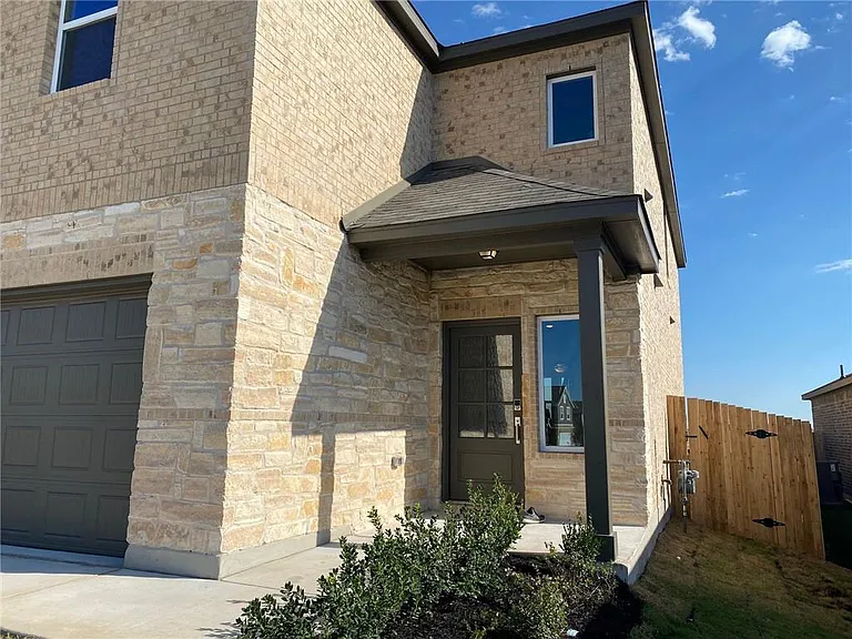 670 Pepperbark Loop — Photo 4