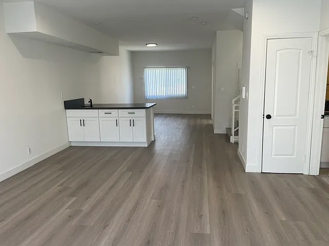 2436 Barry Ave #3 — Photo 9