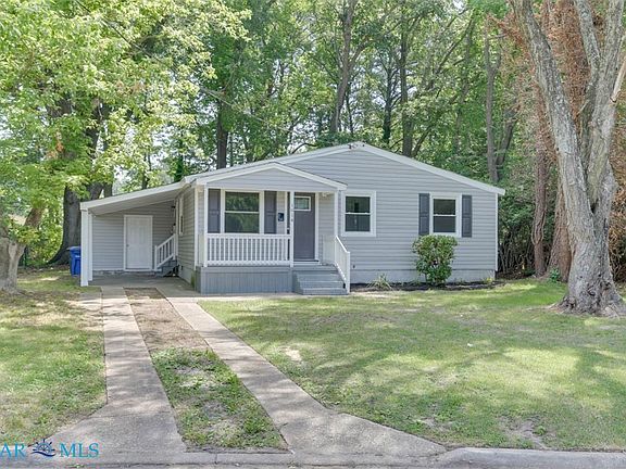 3rd image of 1014 Russell Ct E