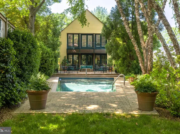 4635 Kenmore Dr NW, Washington, DC 20007