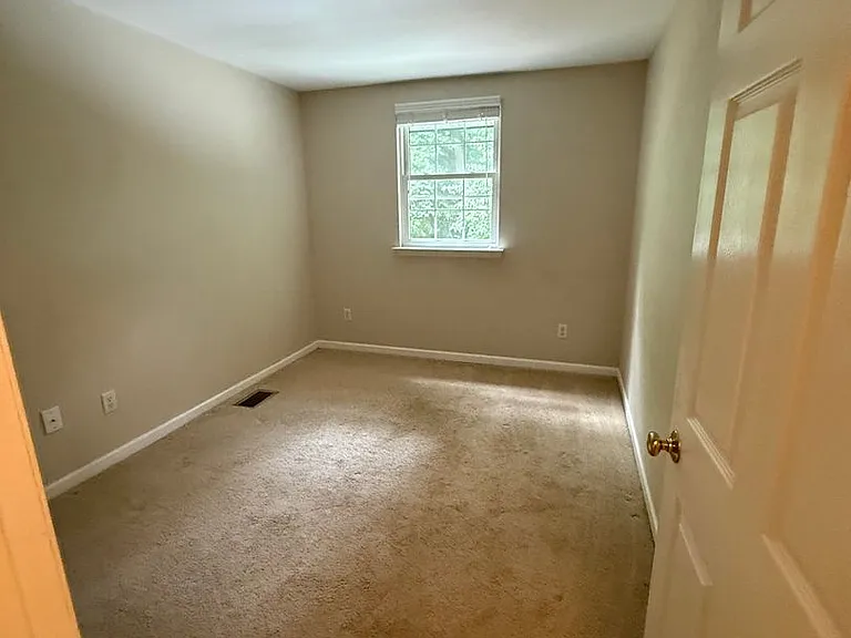 65 Constitution Ave — Photo 16