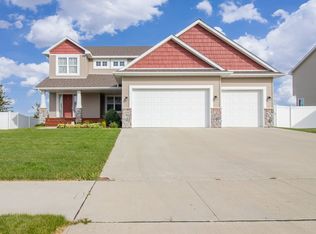 2604 17th St NW, Minot, ND 58703