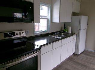 113 1/2 S C St, Phoenix, OR 97535