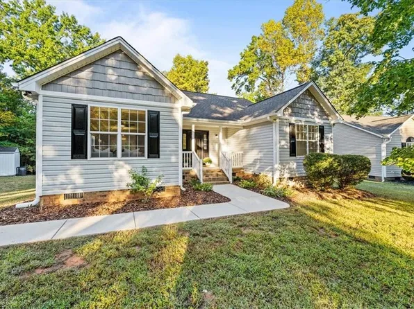 3673 Applewood Rd, Randleman, NC 27317