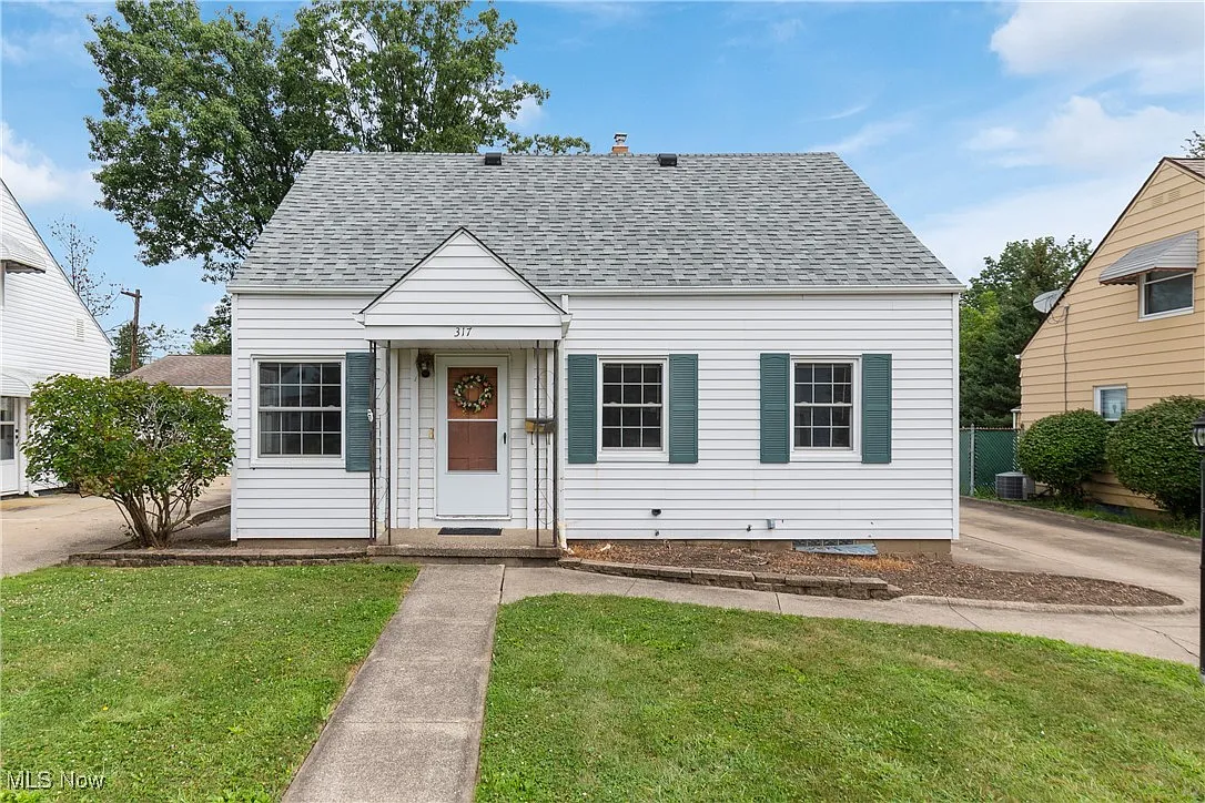 317 Van Buren Ave photo 1