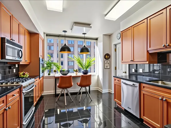 220 Riverside Boulevard image 4 of 28