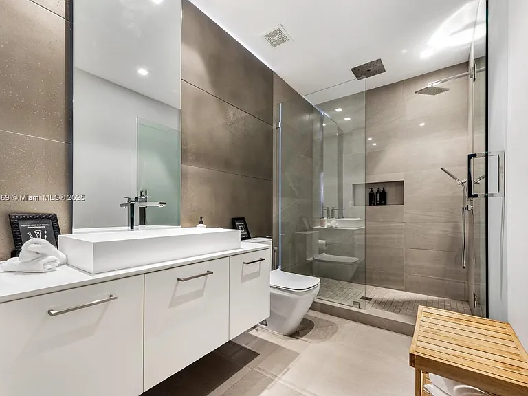 440 Mola Ave — Photo 48