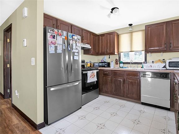 4th image of 35 Sycamore Dr