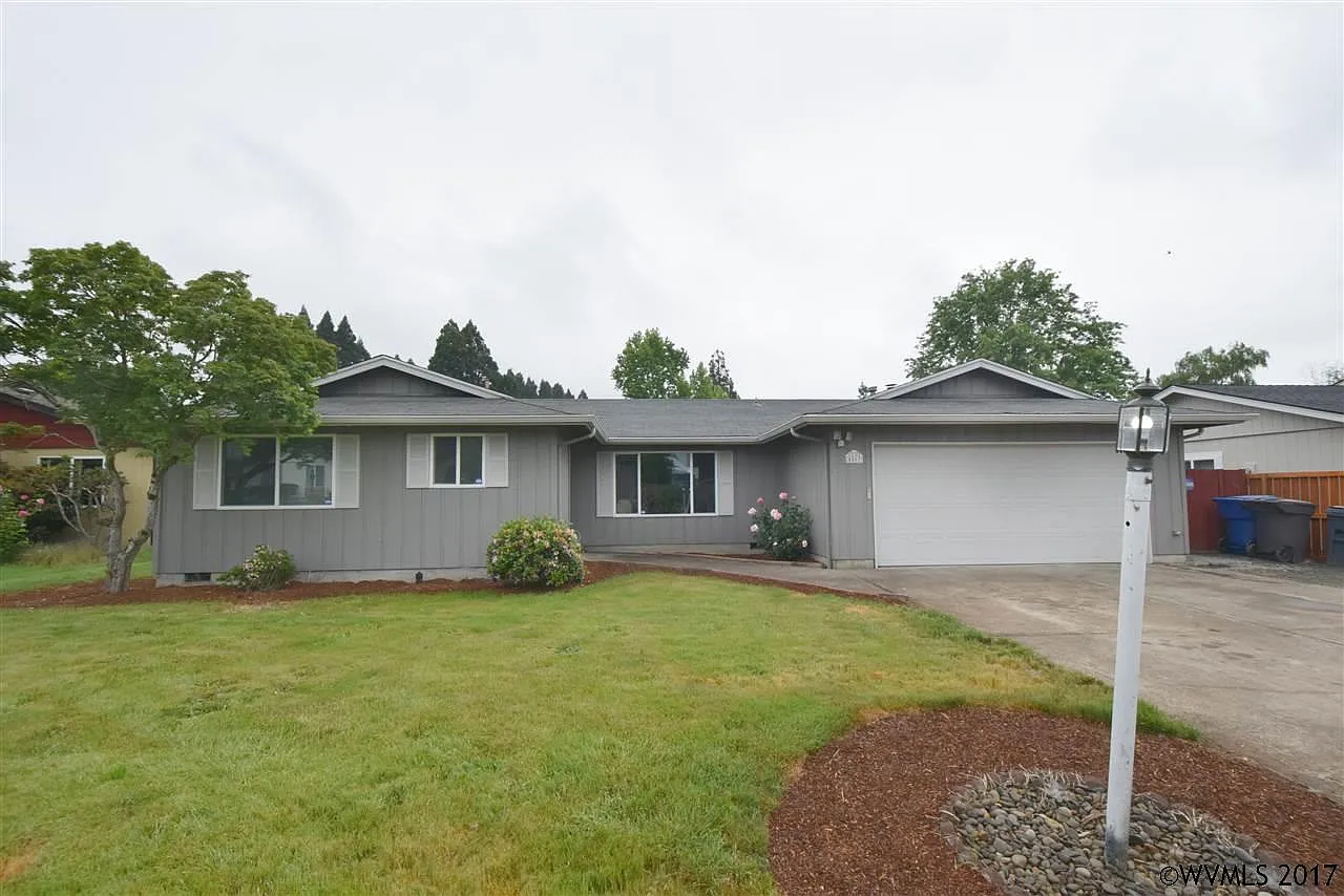 4867 Capistrano Ct NE photo 1