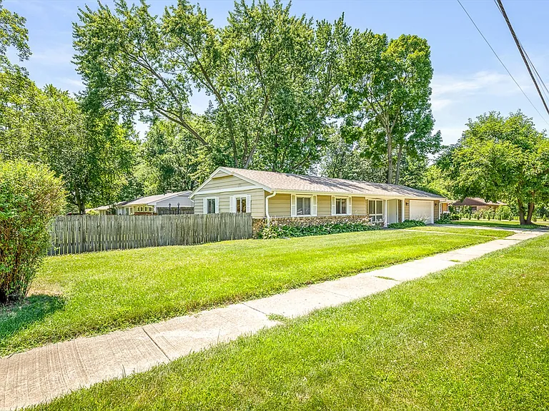 3735 Highcrest Rd — Photo 28
