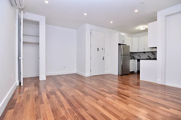 Rented by Bohemia Realty Group | media 14