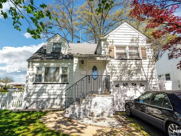 131 Iozia Ter, Elmwood Park, NJ 07407