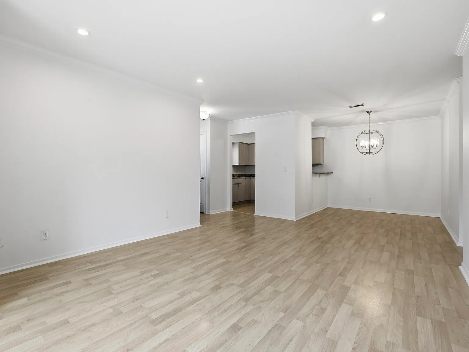 2 bed, 1200 sqft, $3,500 — Photo 2