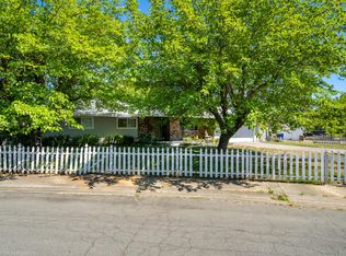 3330 Panorama Dr, Redding, CA 96003