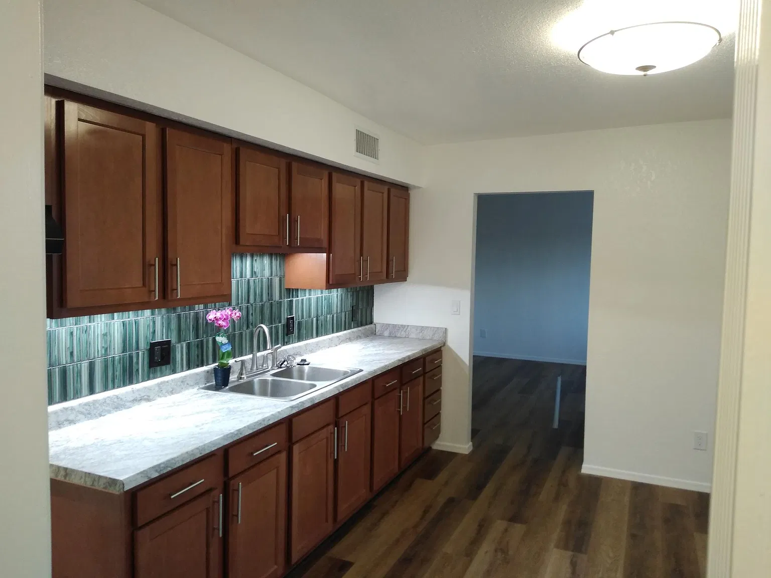 2 bed, 900 sqft, $1,285 — Photo 3