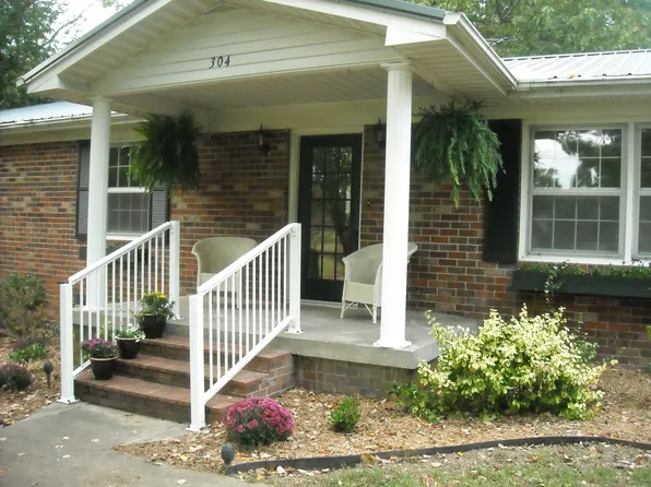 622 1st St, Monteagle, TN 37356