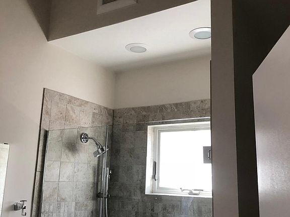 3rd image of 3139 N Paulina St #2