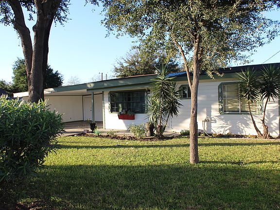 2nd image of 1104 Hackberry Avenue