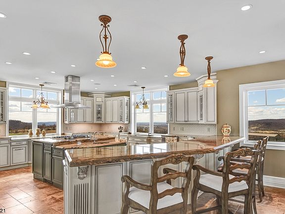 5th image of 506 Mountain View Road W