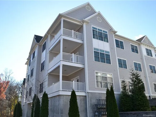 221 Still Water Cir, Brookfield, CT 06804