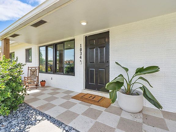 2nd image of 1034 SW 24th Avenue