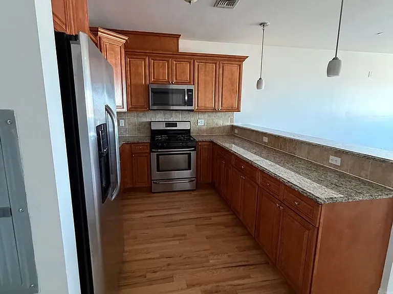 68 West Utopia — Photo 19