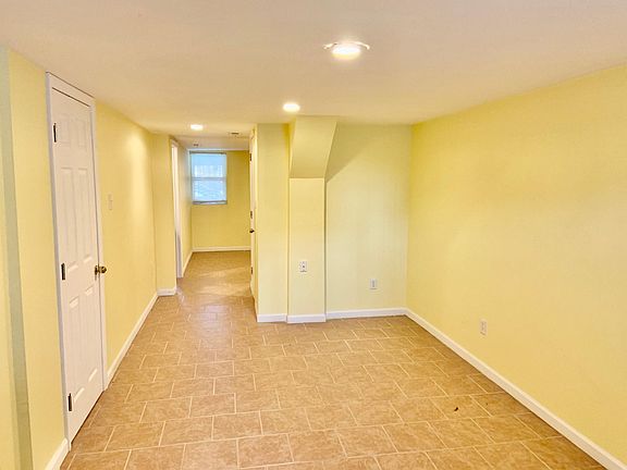 3rd image of 825 Hoffman Pl #1