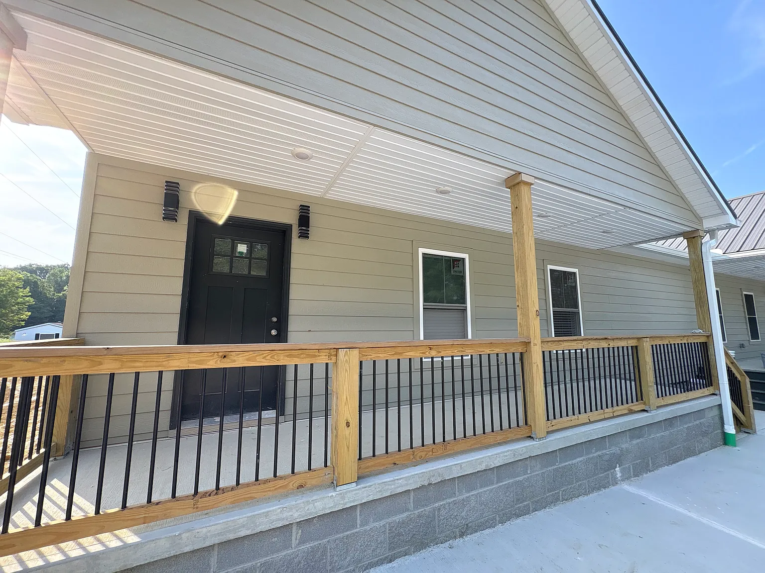 2 bed, 1050 sqft, $1,200 — Photo 2