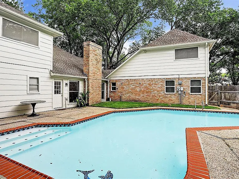 903 Crossroads Dr — Photo 8