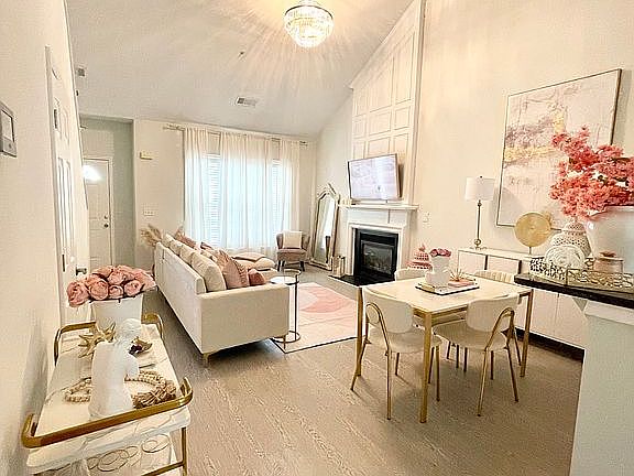 4th image of 131 Kenninghall Ct Unit 8/34