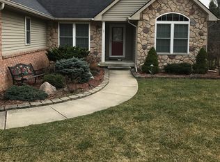 11870 Knob Hill Rd, Brighton, MI 48114