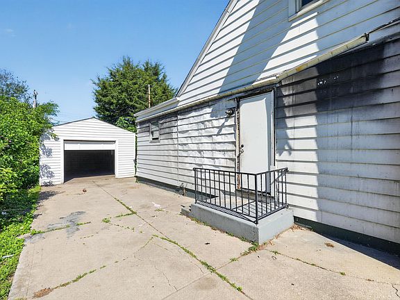 3rd image of 711 S Highland Ave