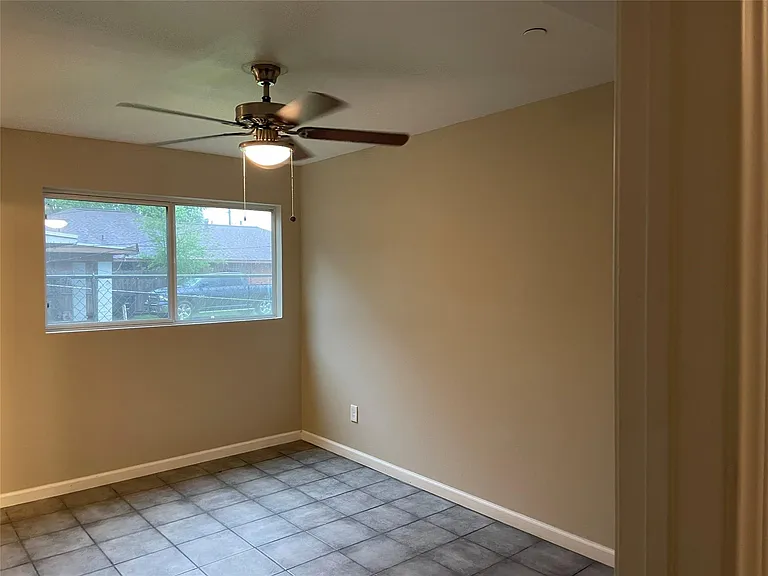 6414 Sloan St #7 — Photo 9