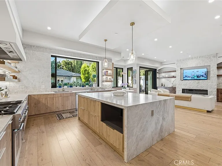 13135 Chandler Blvd — Photo 26