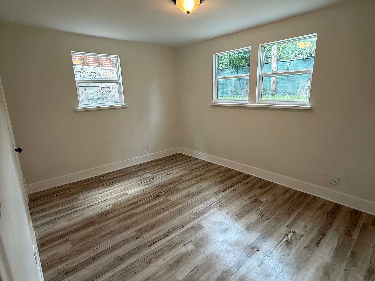 829 Riverview Terrace — Photo 2