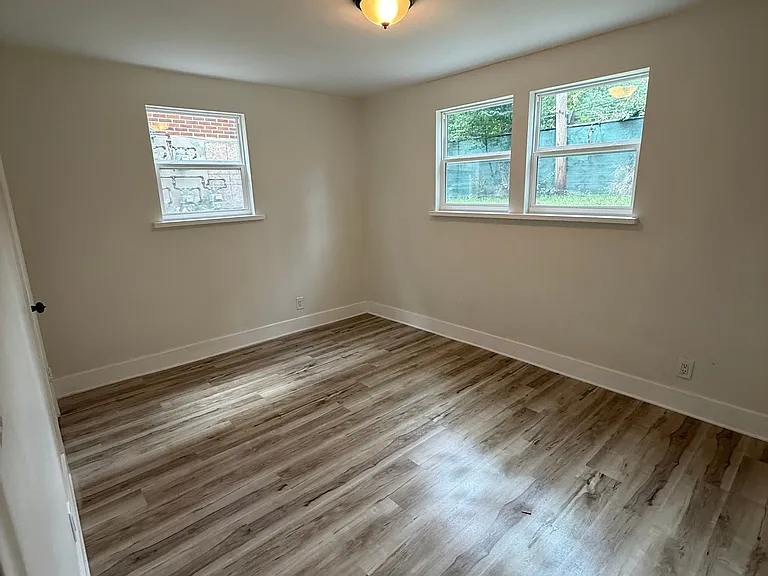 829 Riverview Terrace — Photo 2