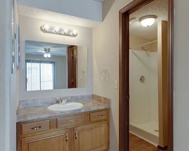 Aragon Apartments — Photo 29