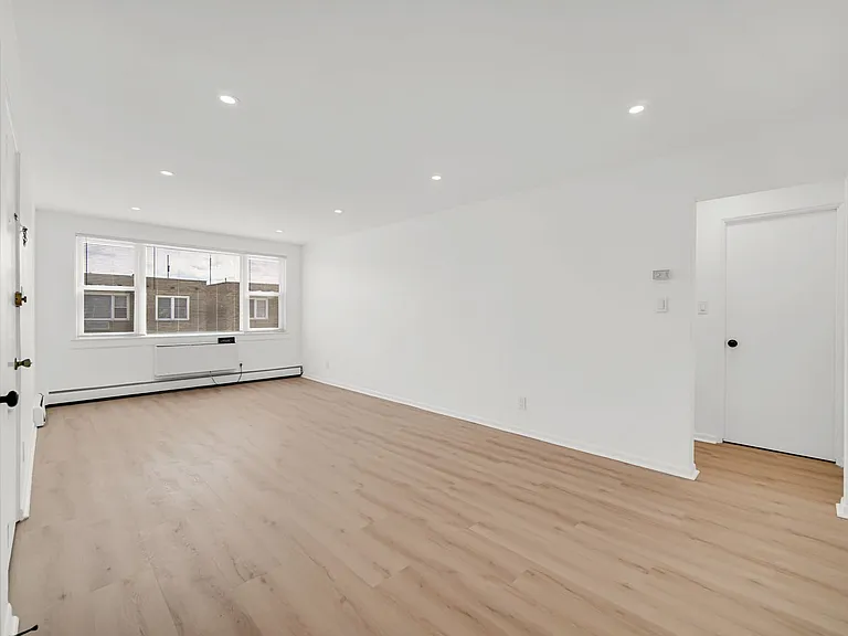 1307 Calumet Ave — Photo 5
