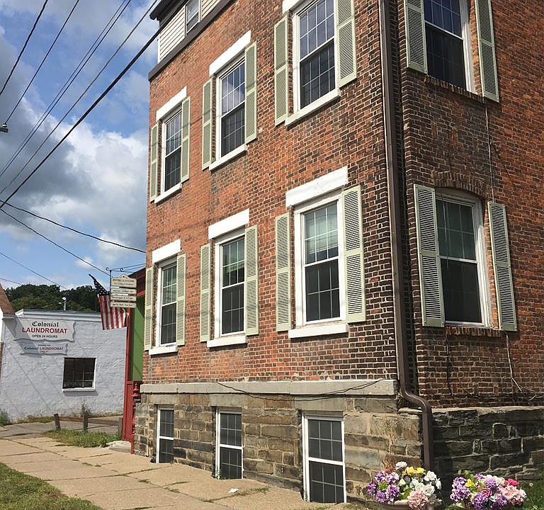 1st image of 124 E 4th St