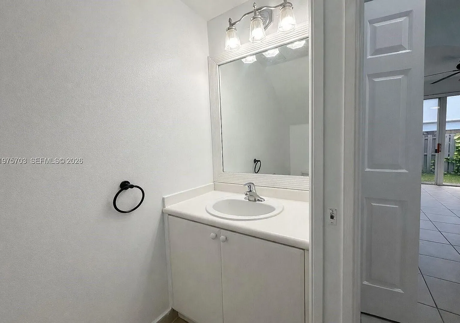 3 bed, 2.5 bath, 1450 sqft, $2,800 — Photo 4